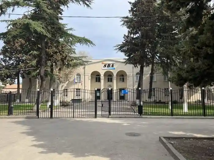 საქართველოს ბიზნეს აკადემიის შენობა